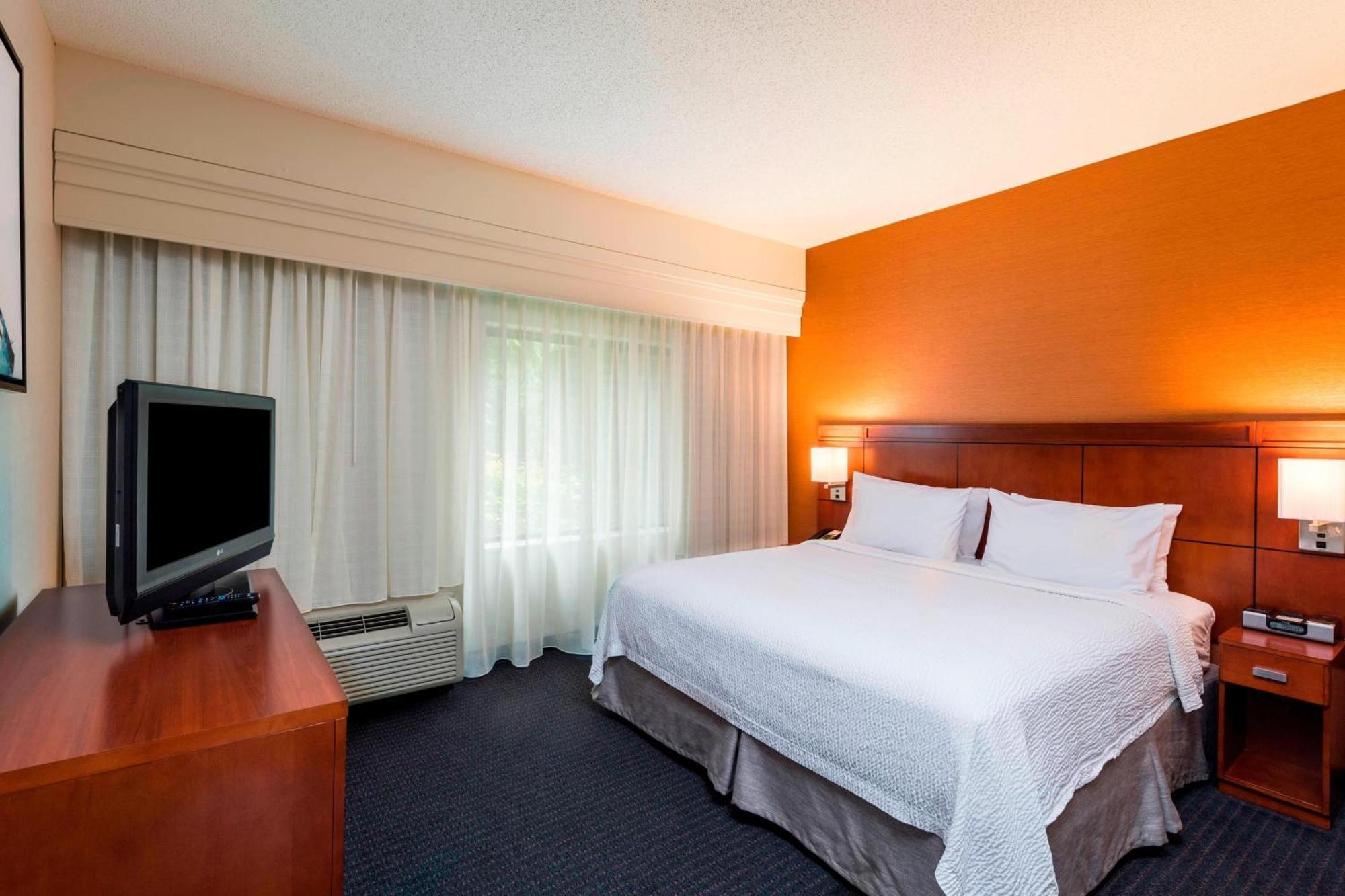 Courtyard By Marriott Atlanta Buford Mall Of Georgia Экстерьер фото