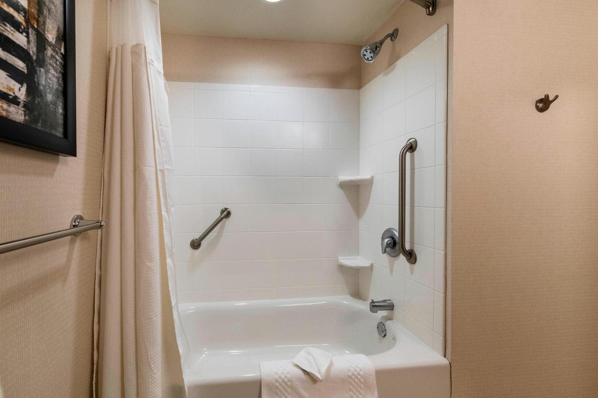 Courtyard By Marriott Atlanta Buford Mall Of Georgia Экстерьер фото