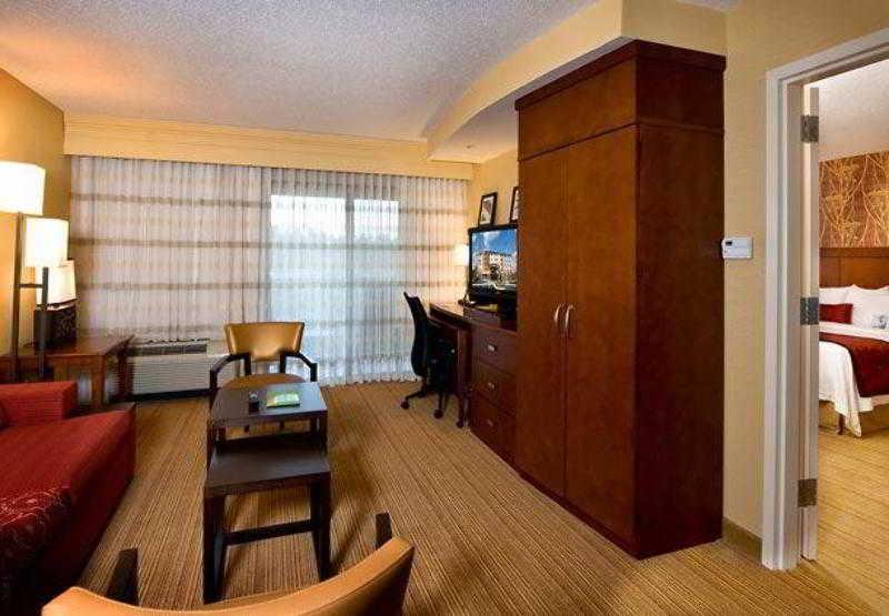 Courtyard By Marriott Atlanta Buford Mall Of Georgia Номер фото